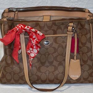 Authentic Coach Signature Handbag - Excellent Condition with Minimal Wear